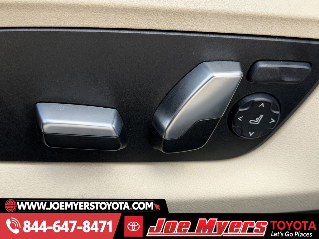 Used 2023 Black Sapphire Metallic BMW 530i image 27