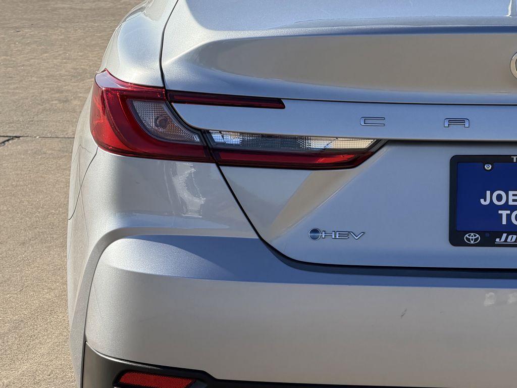 2025 Toyota Camry LE - Photo 10
