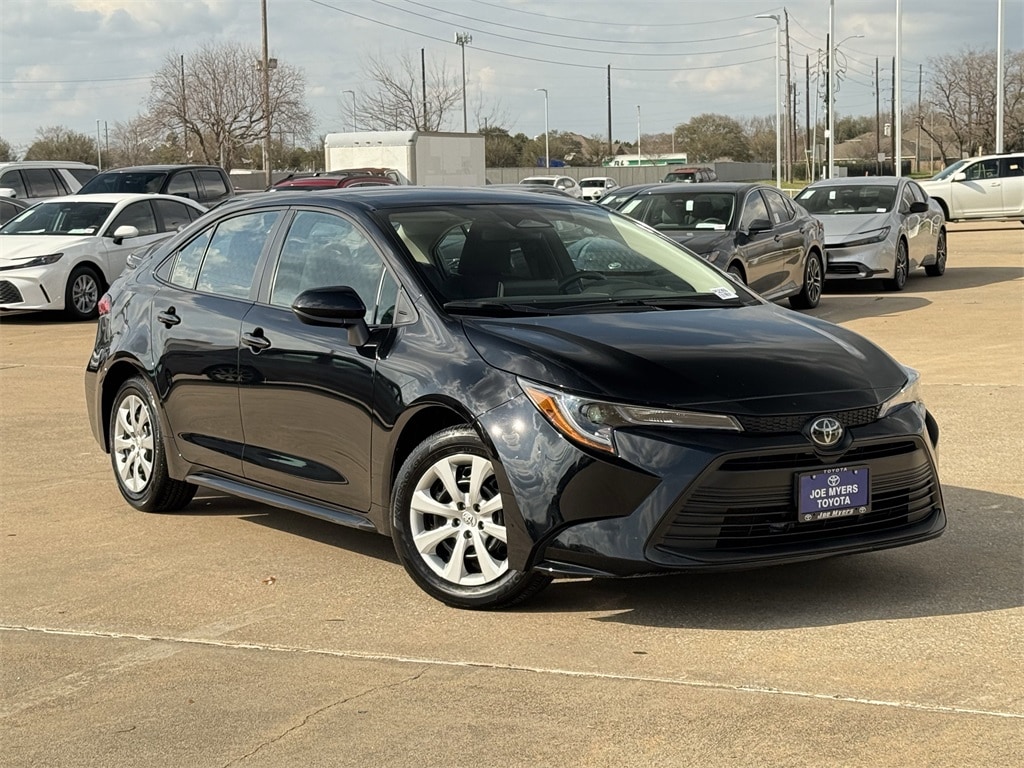 Used 2025 Toyota Corolla LE with VIN 5YFB4MDE1SP290381 for sale in Northfield, Minnesota