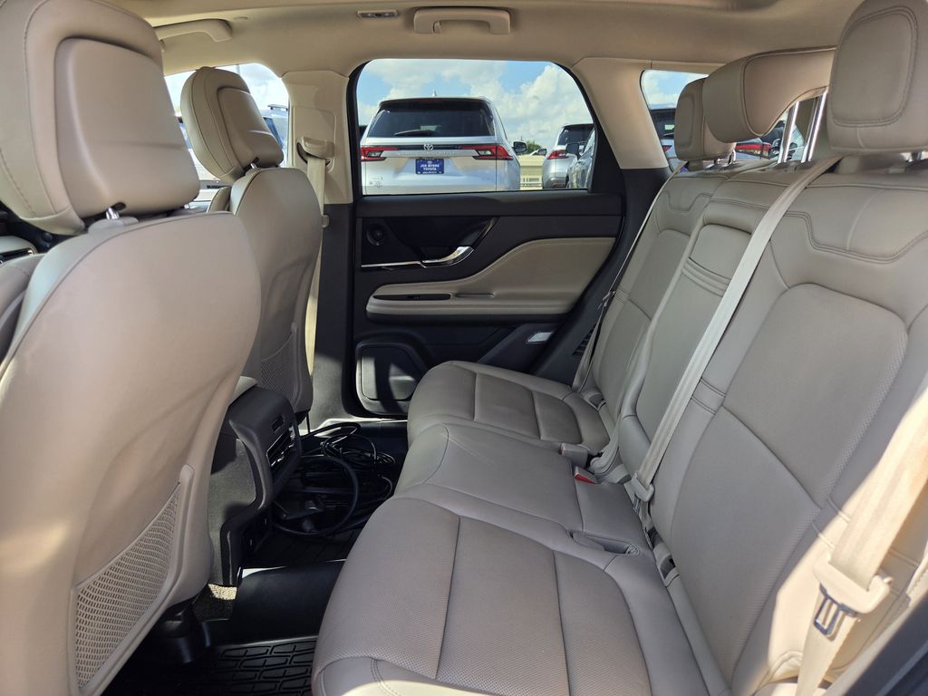 Used 2022 Radiance Metallic Lincoln Grand Touring image 29