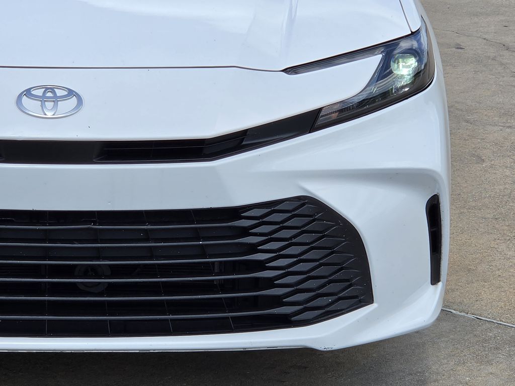 Used 2025 Ice Toyota LE image 4