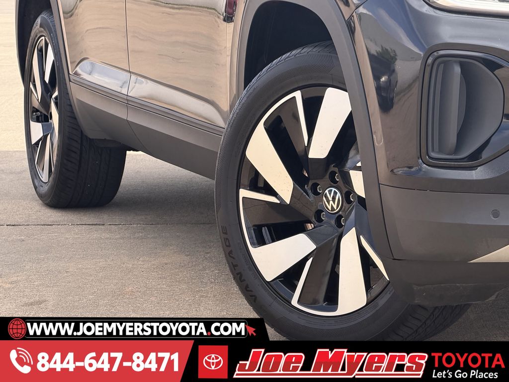Used 2025 Deep Black Pearl Volkswagen 2.0T SE w/Technology image 12