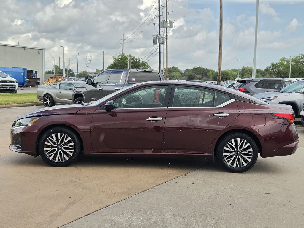 Used 2025 Garnet Pearl Metallic Nissan 2.5 SV image 6