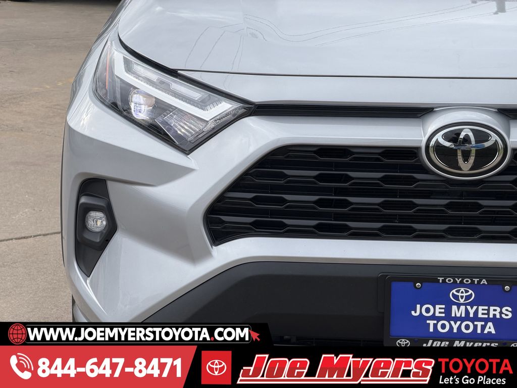 Used 2022 Silver Sky Metallic Toyota XLE Premium image 5