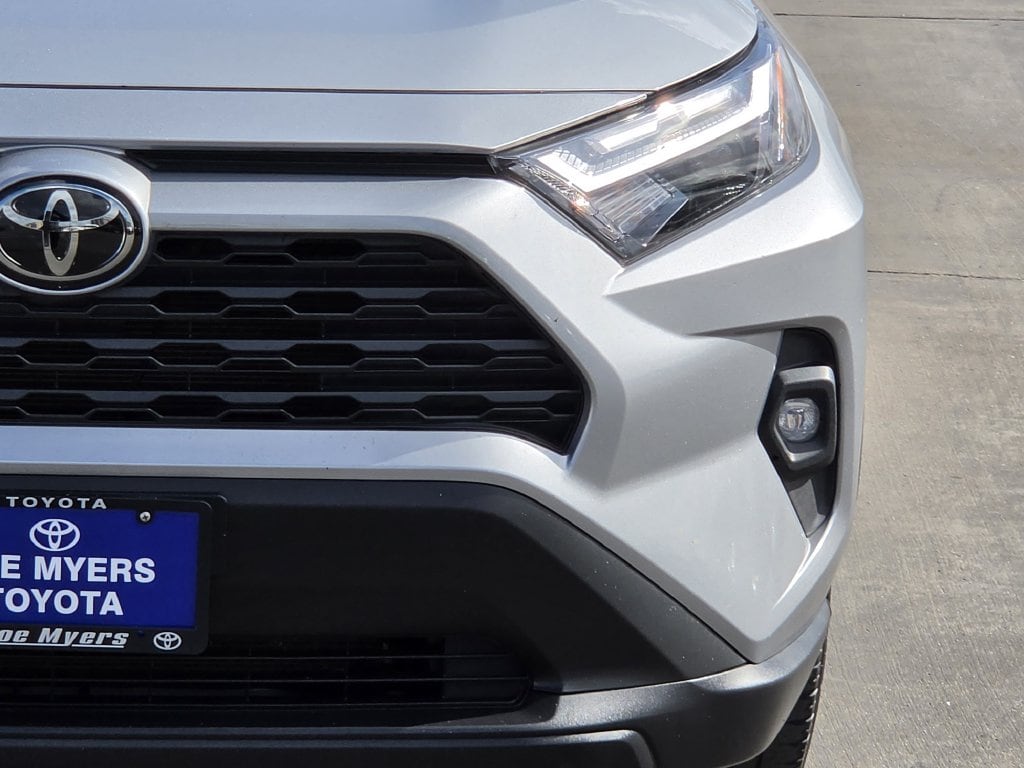 Used 2024 Silver Sky Metallic Toyota XLE Premium image 4