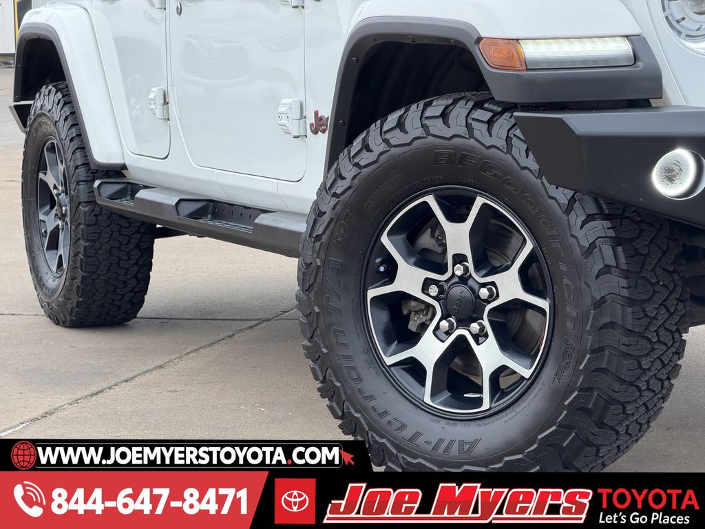 Used 2018 Bright White Clearcoat Jeep Unlimited Sahara image 11