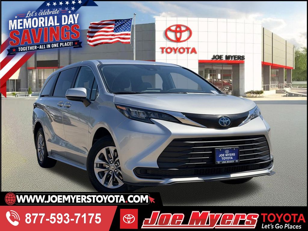 Celestial Silver Metallic 2025 Toyota Sienna LE 8-Passenger FWD Minivan Front-Wheel Drive Continuously Variable Transmission