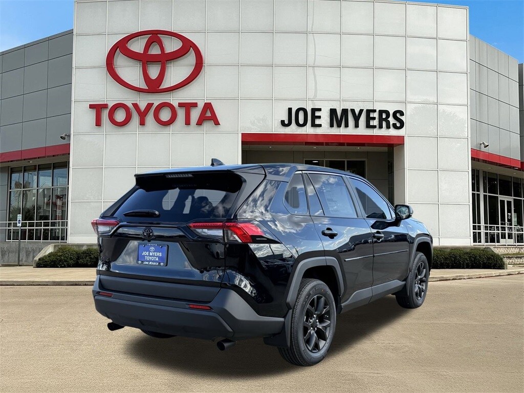 2025 Toyota RAV4 LE photo 4