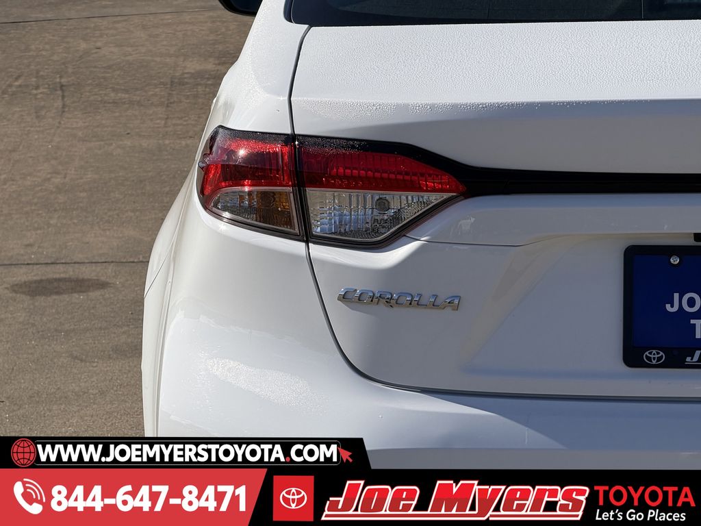 Used 2025 Ice Cap Toyota LE image 10