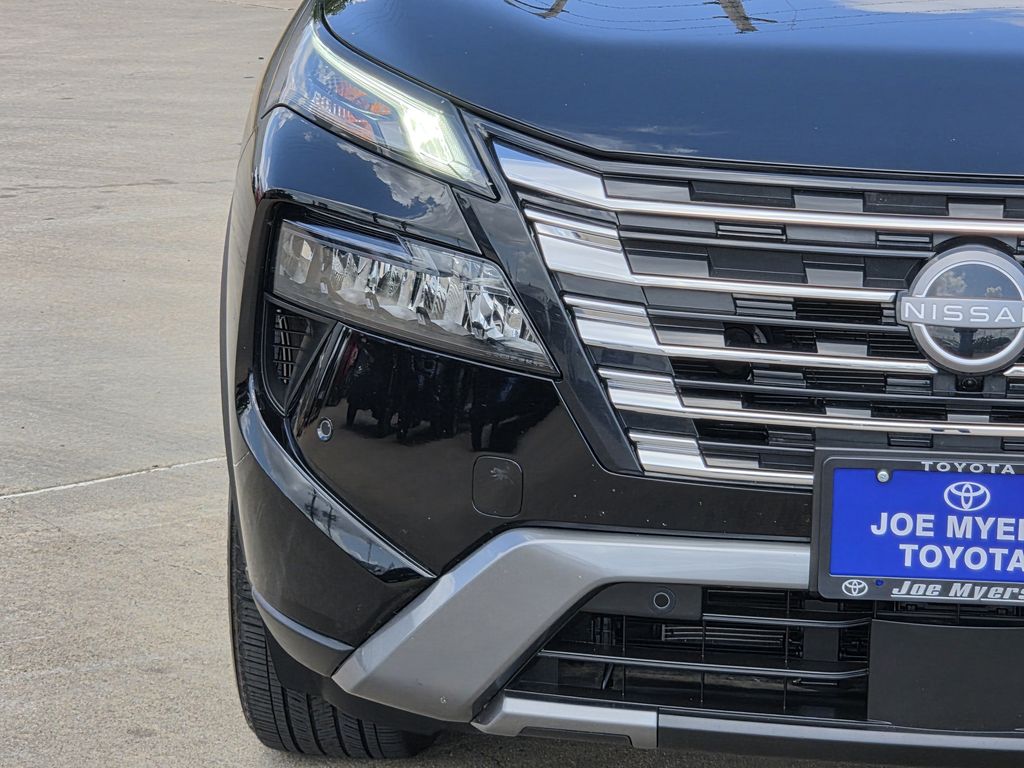 Used 2026 Super Black Nissan SL image 5