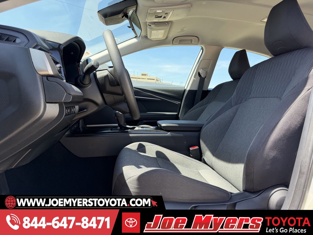 Used 2025 Ice Cap Toyota LE image 27