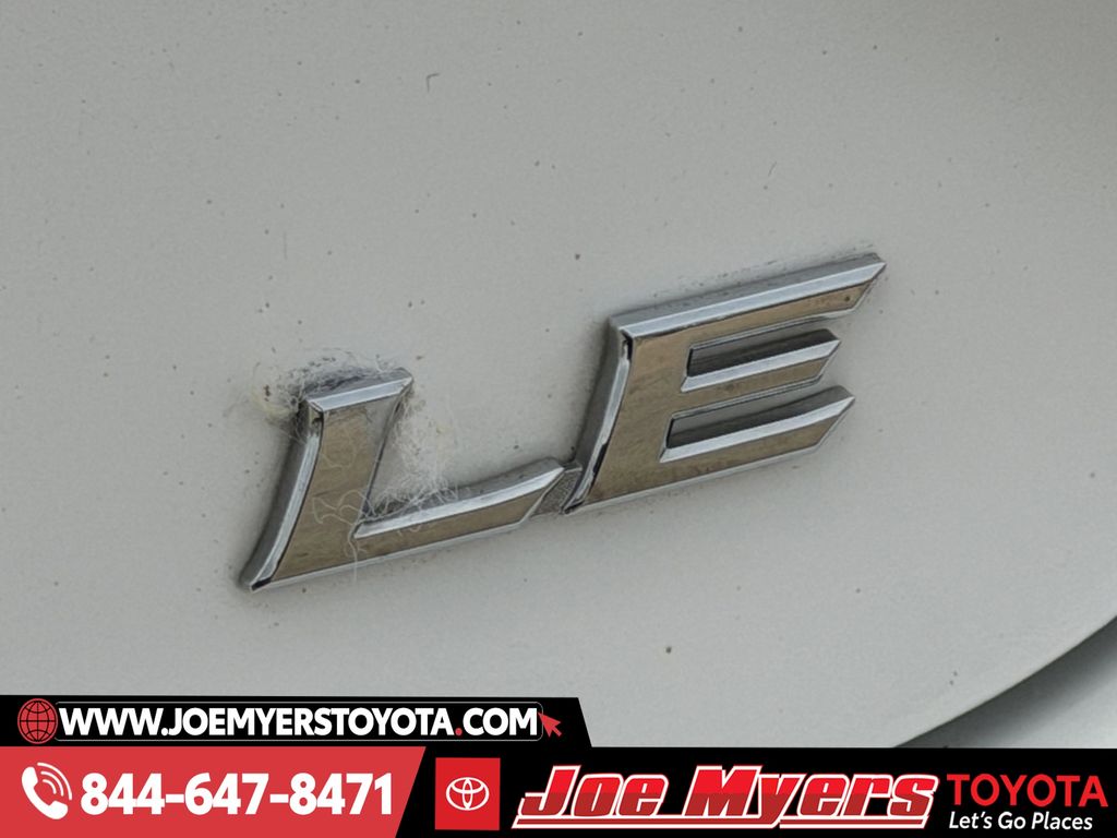 Used 2025 Ice Cap Toyota LE image 11