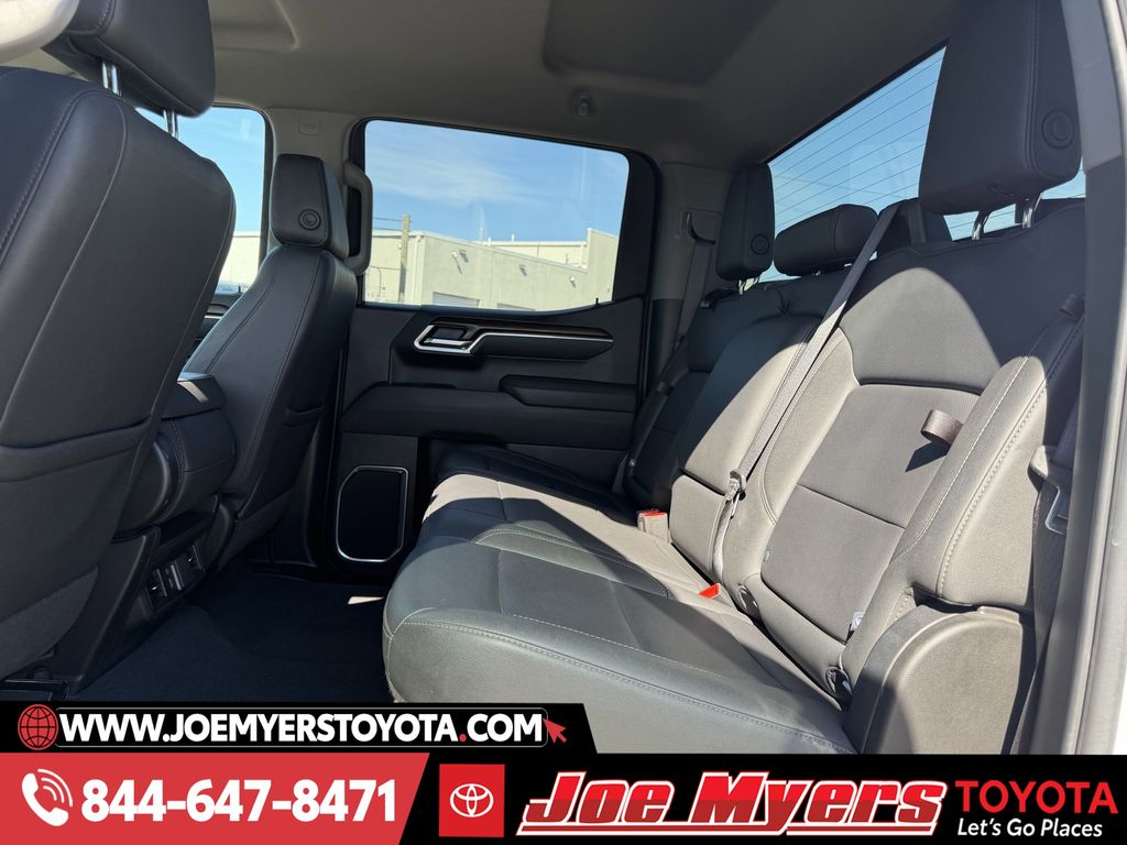 Used 2025 Summit White GMC SLT image 29