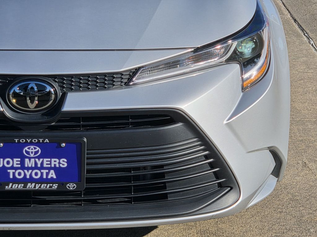 Used 2025 Classic Silver Metallic Toyota LE image 4