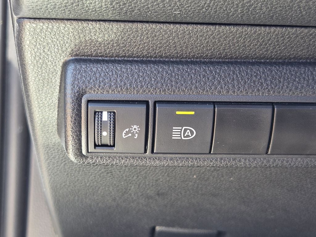Used 2025 Ice Toyota LE image 24