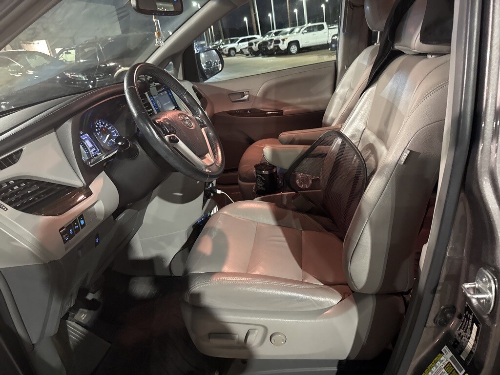 Used 2016 Toyota Sienna XLE Premium Minivan/Van