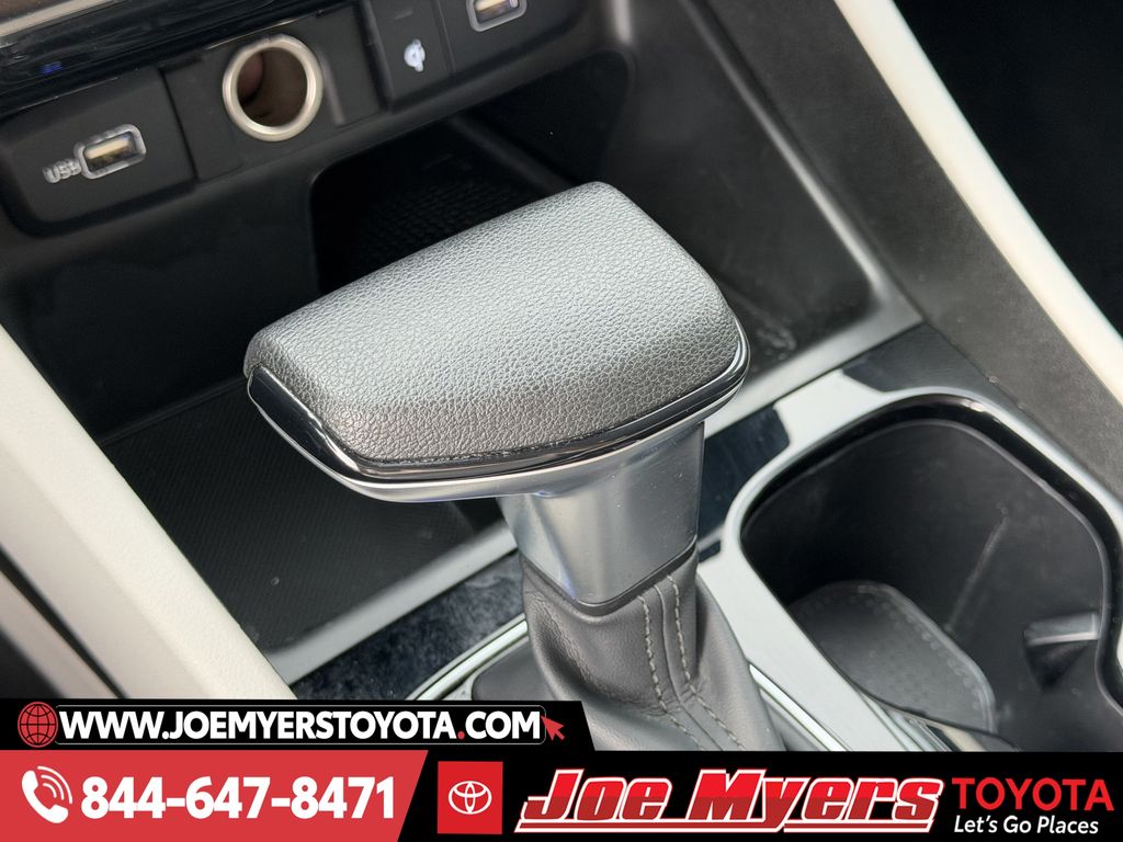 Used 2024 Black Pearl Hyundai SEL image 21