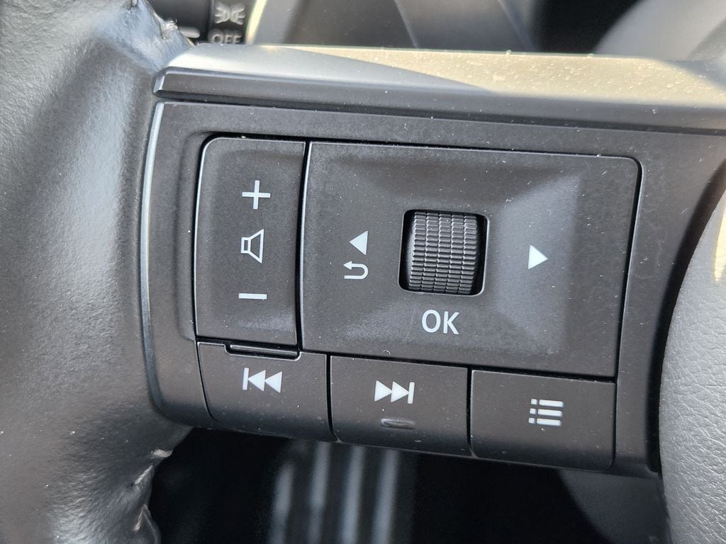 Used 2025 Glacier White Nissan SV image 23