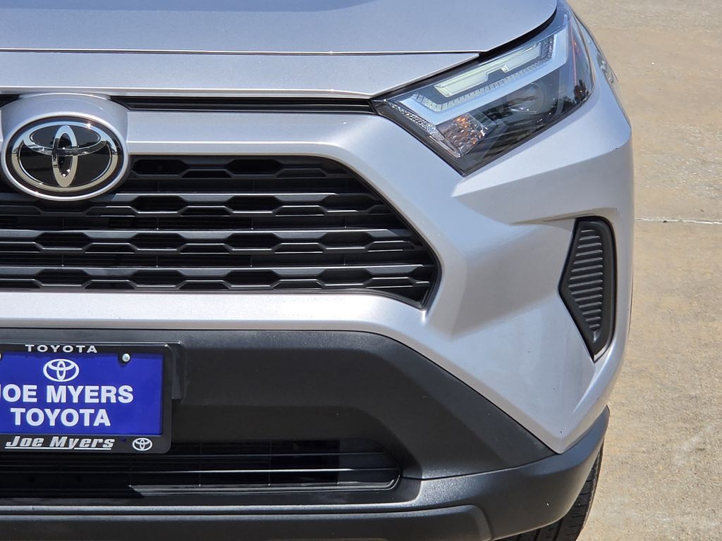 Used 2025 Silver Sky Metallic Toyota XLE image 4
