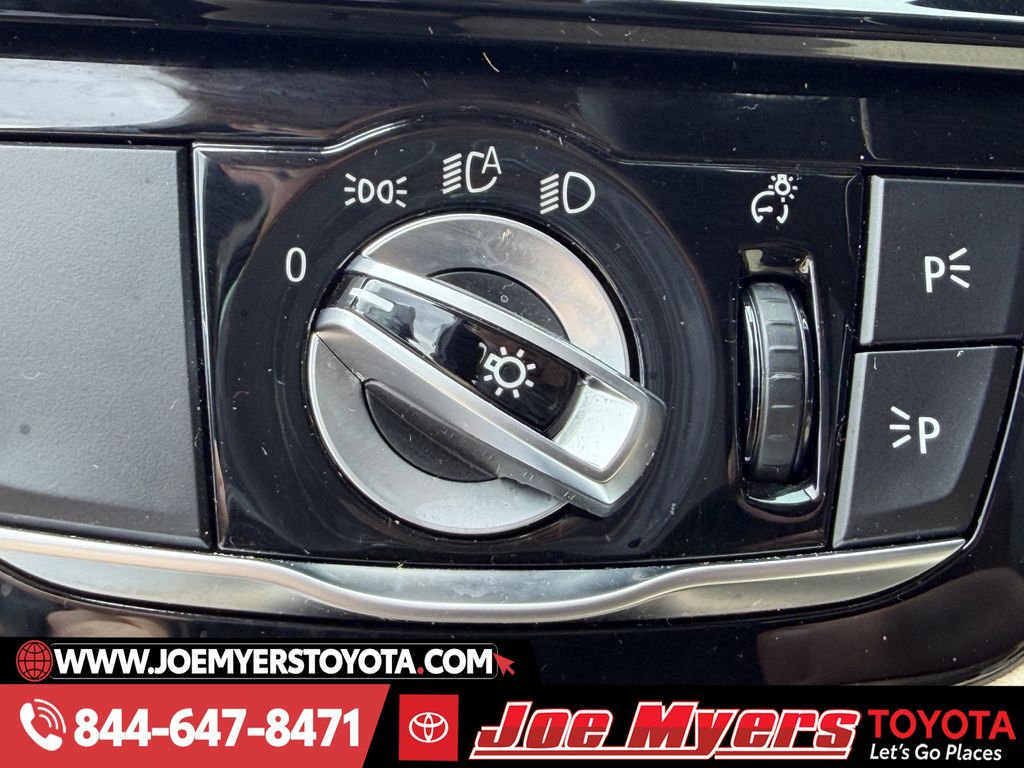 Used 2023 Black Sapphire Metallic BMW 530i image 24