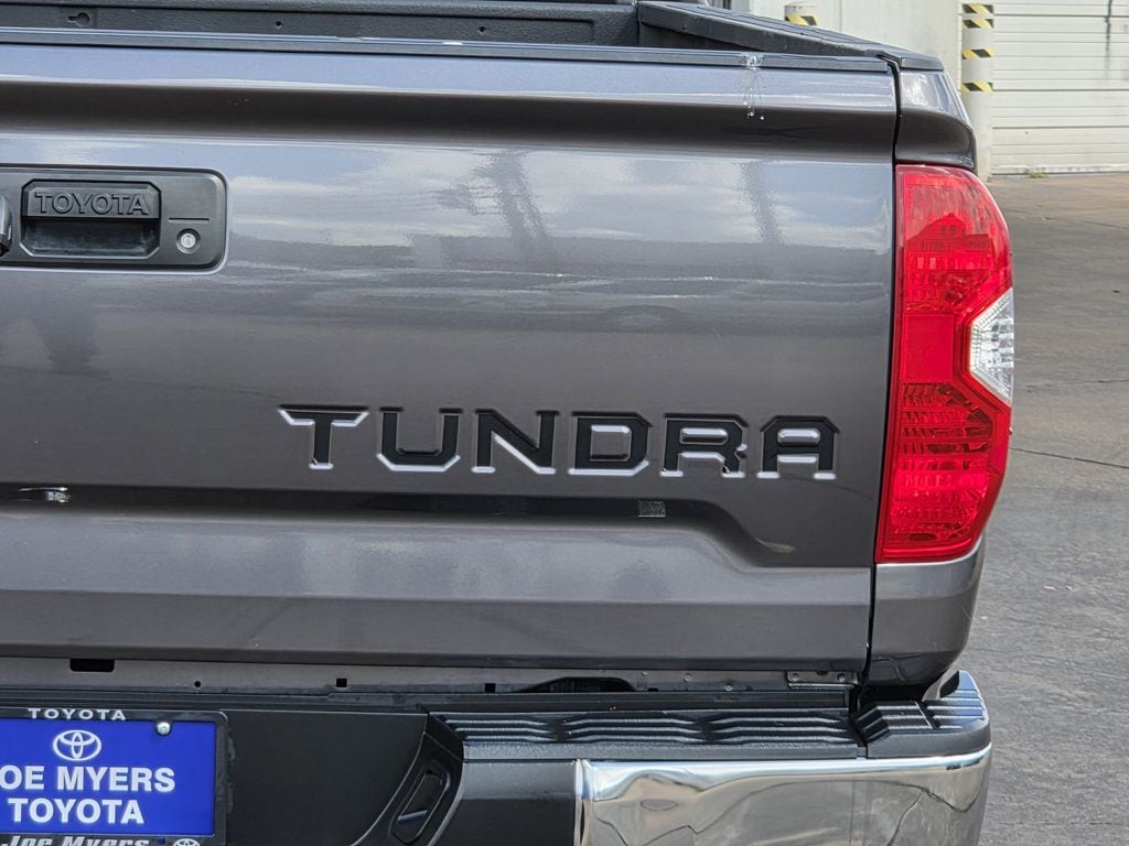 Used 2018 Magnetic Gray Metallic Toyota SR5 image 9