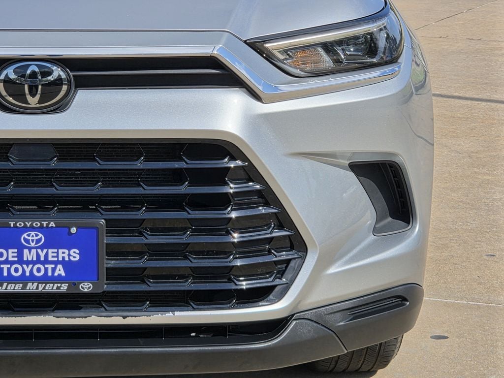 Used 2025 Celestial Silver Metallic Toyota XLE image 4