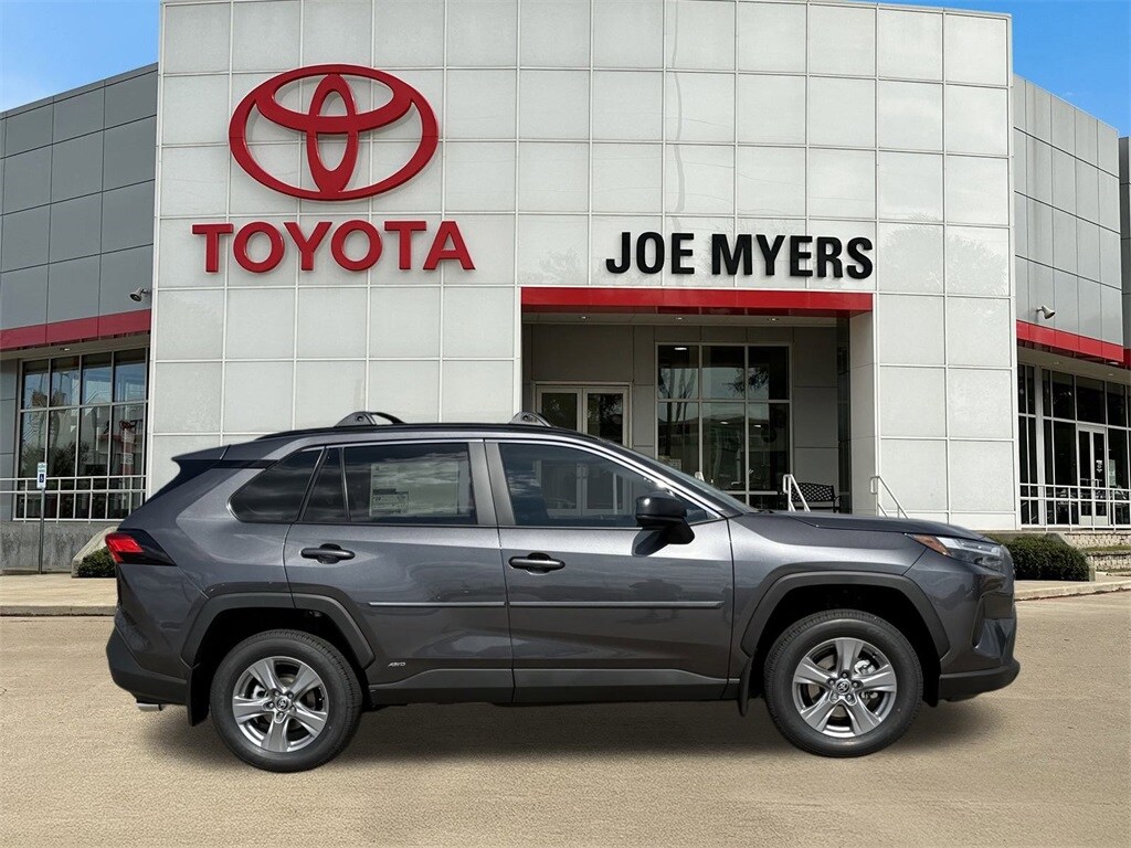 2025 Toyota RAV4 Hybrid LE photo 2