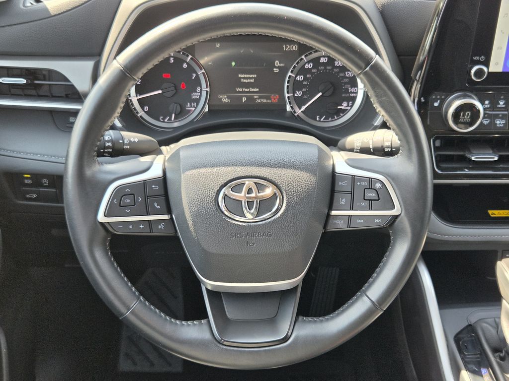 Used 2025 Midnight Black Metallic Toyota XLE image 15