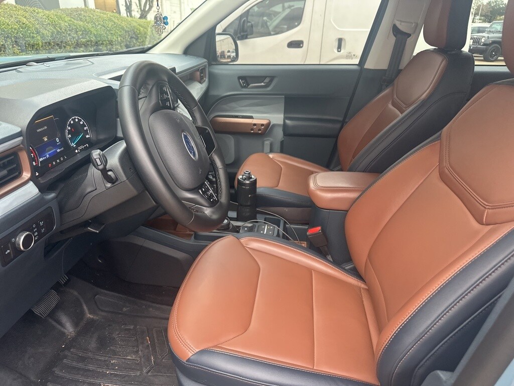 2023 Ford Maverick Lariat photo 2