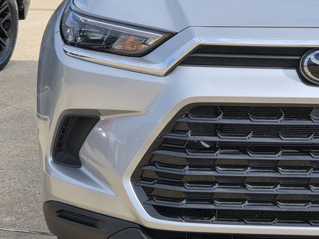Used 2025 Celestial Silver Metallic Toyota XLE image 5