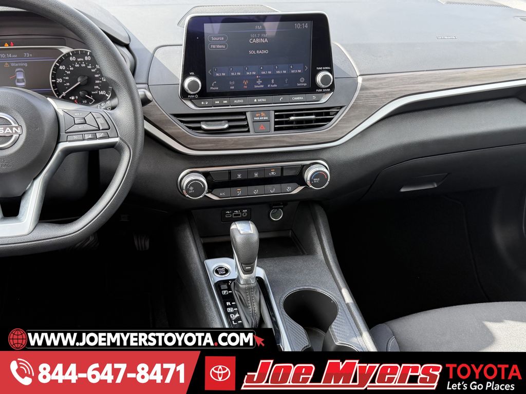 Used 2025 Glacier White Nissan 2.5 SV image 16