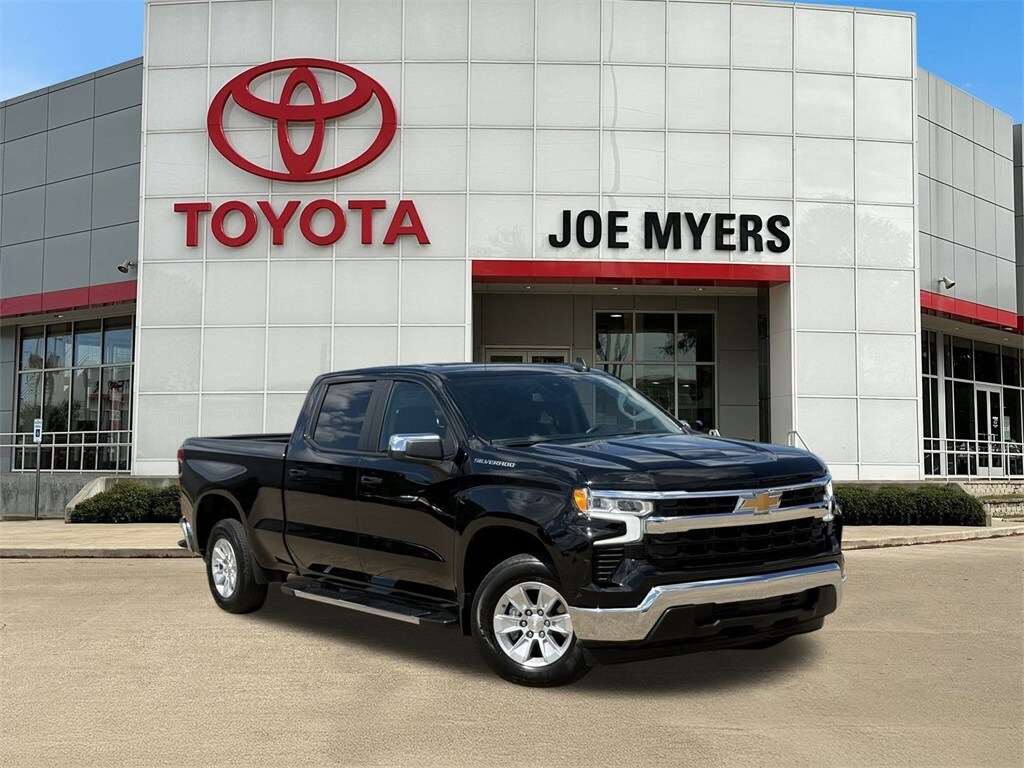 2024 Chevrolet Silverado 1500 LT photo 2