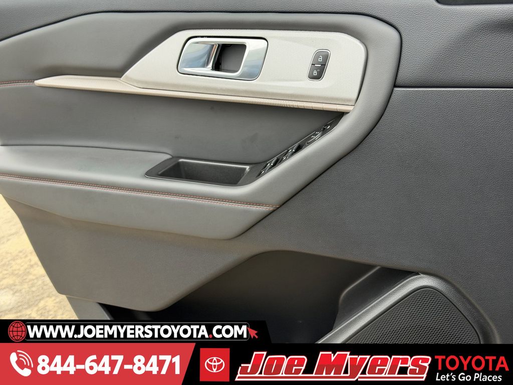 Used 2025 Vapor Blue Metallic Ford Active image 26