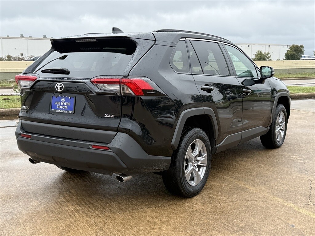 2024 Toyota RAV4 XLE photo 4