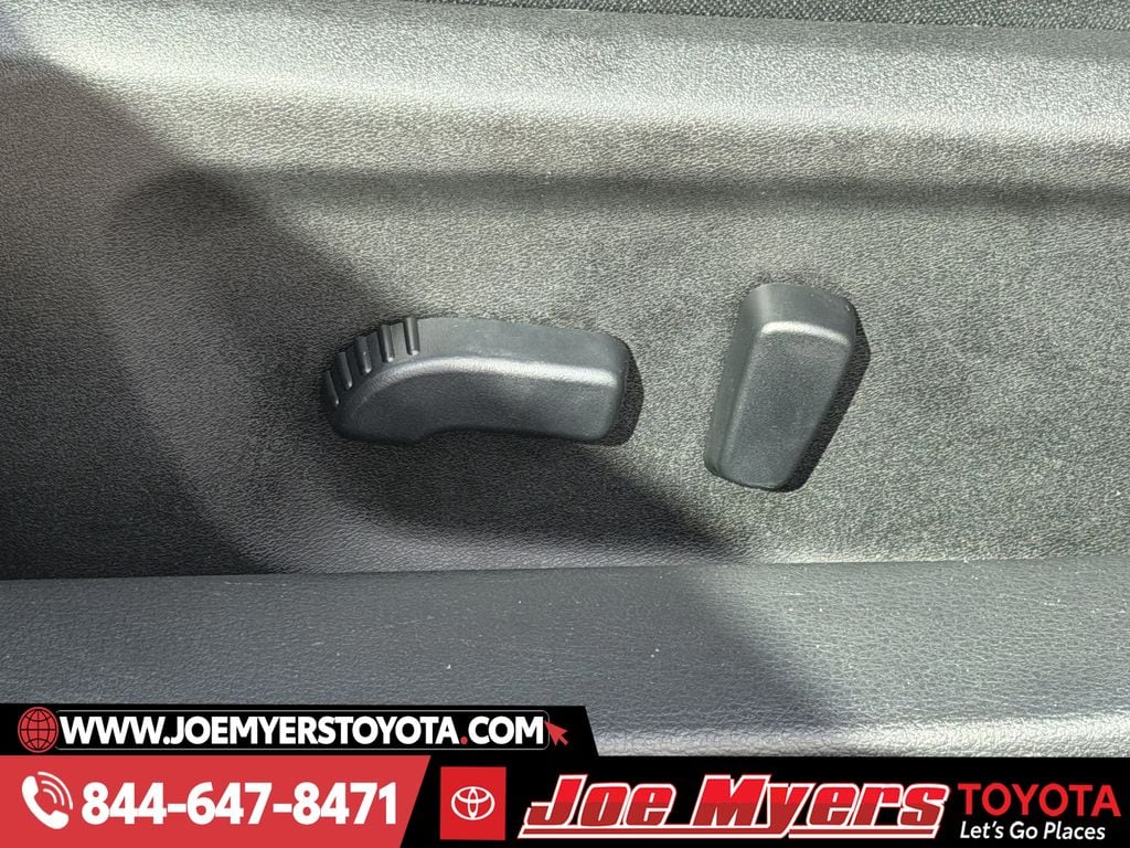 Used 2025 Glacier White Nissan 2.5 SV image 27