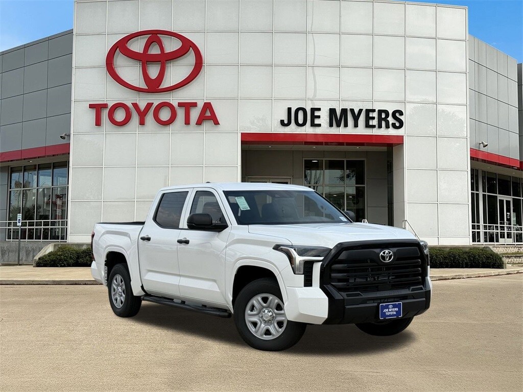 2026 Toyota Tundra SR CrewMax photo 2