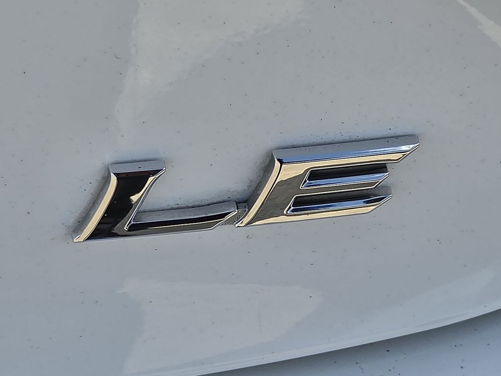 Used 2025 Ice Toyota LE image 11