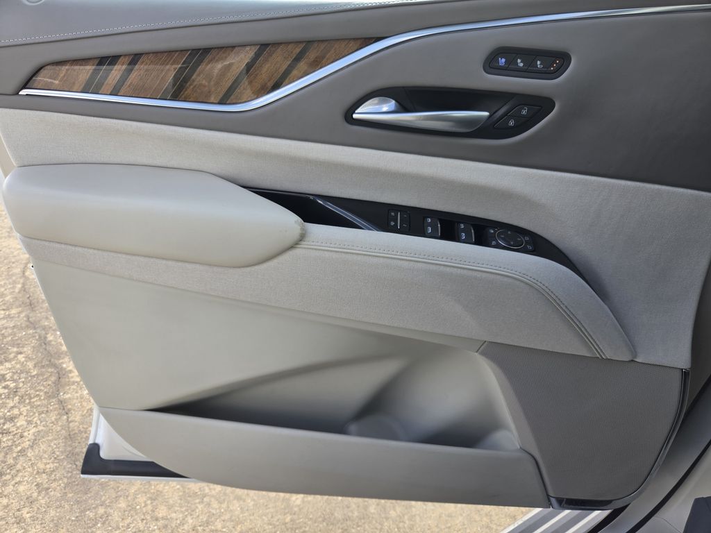 Used 2022 Crystal White Tricoat Cadillac Premium Luxury Platinum image 25