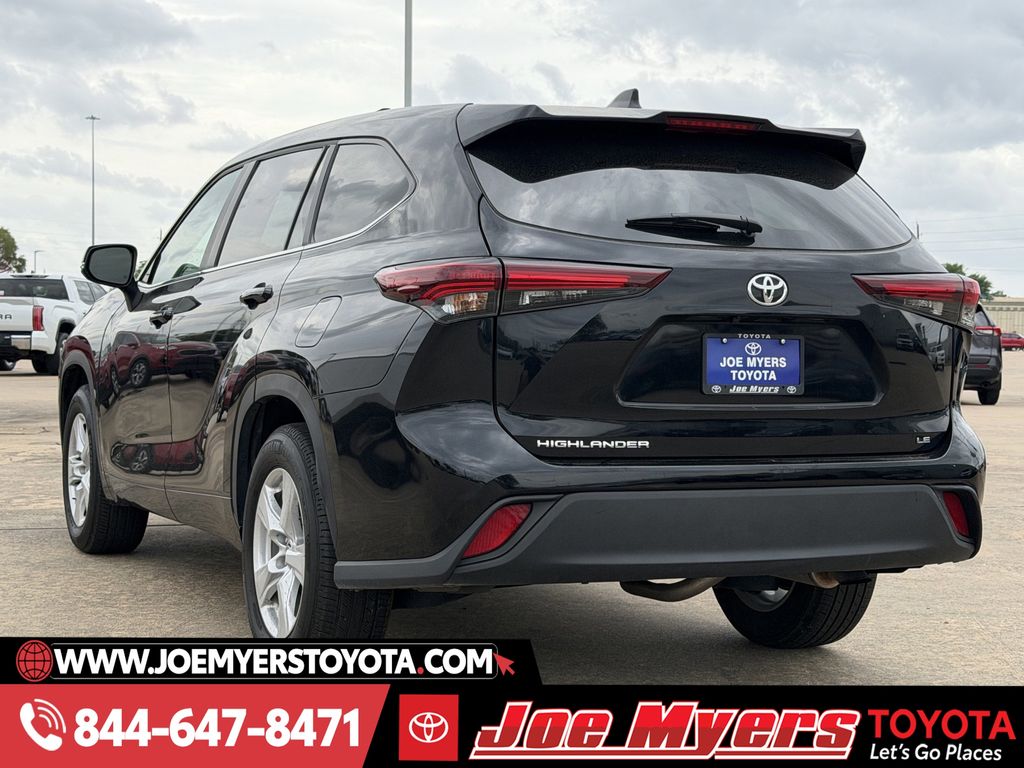 Used 2025 Midnight Black Metallic Toyota LE image 7