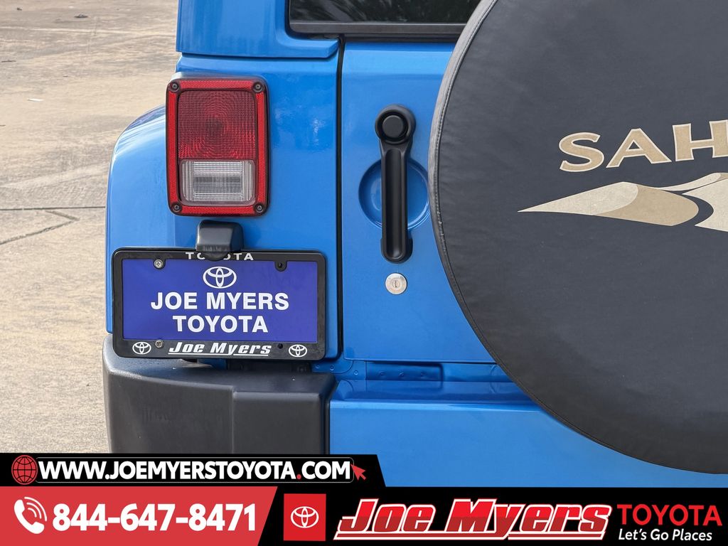 Used 2016 Hydro Blue Pearl Coat Jeep Unlimited Sahara image 10