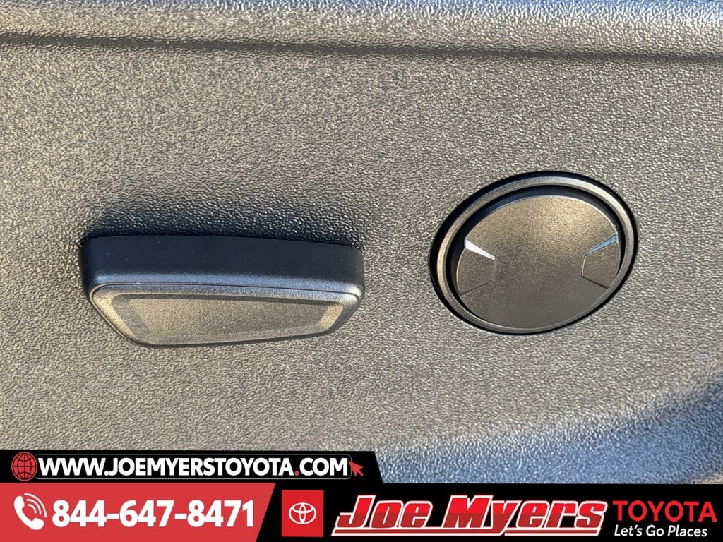 Used 2023 Oxford White Ford XLT image 28