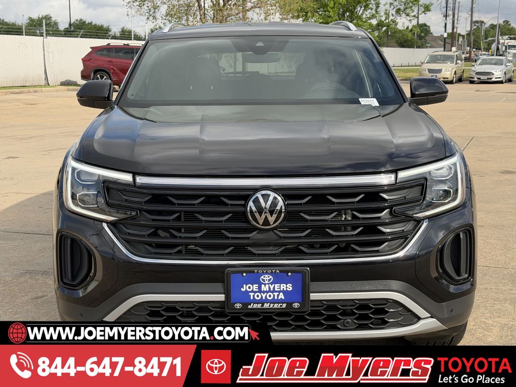 Used 2025 Deep Black Pearl Volkswagen 2.0T SE w/Technology image 3