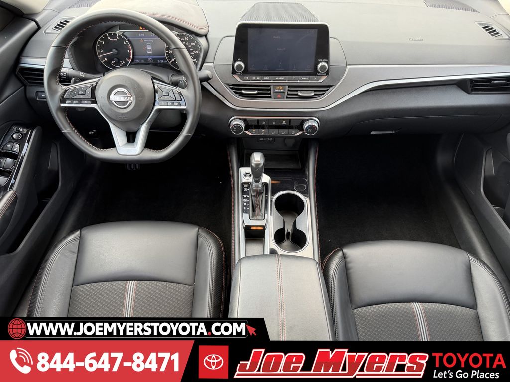 Used 2025 Super Black Clearcoat Nissan 2.5 SR image 13