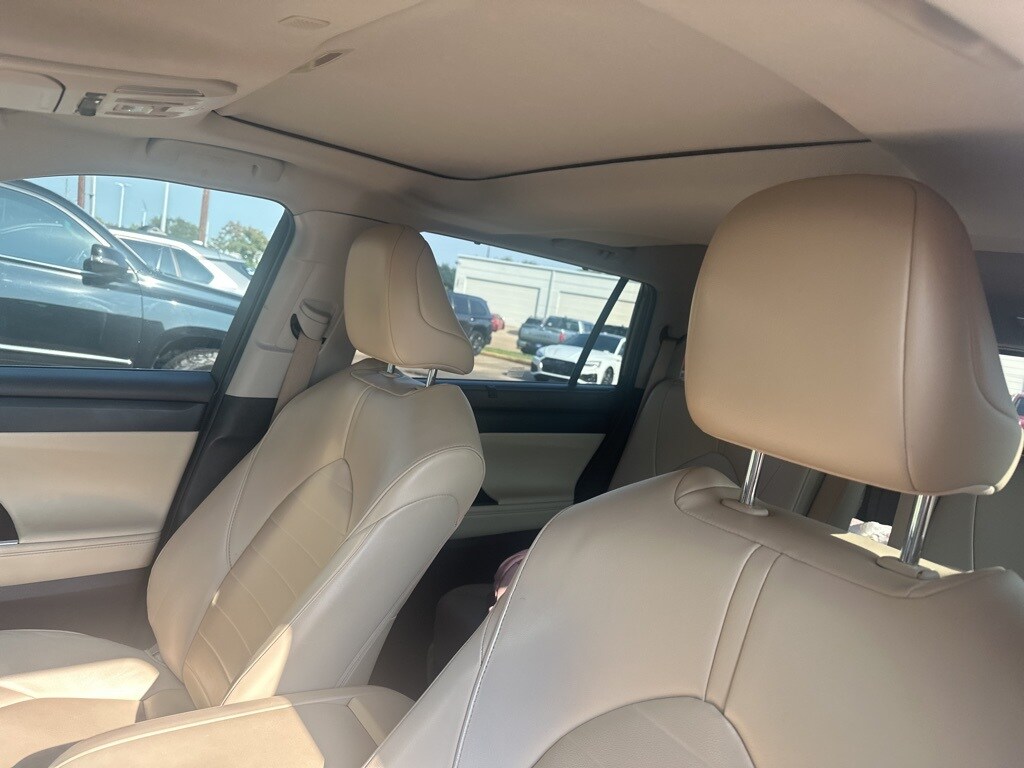 2022 Toyota Highlander XLE photo 3