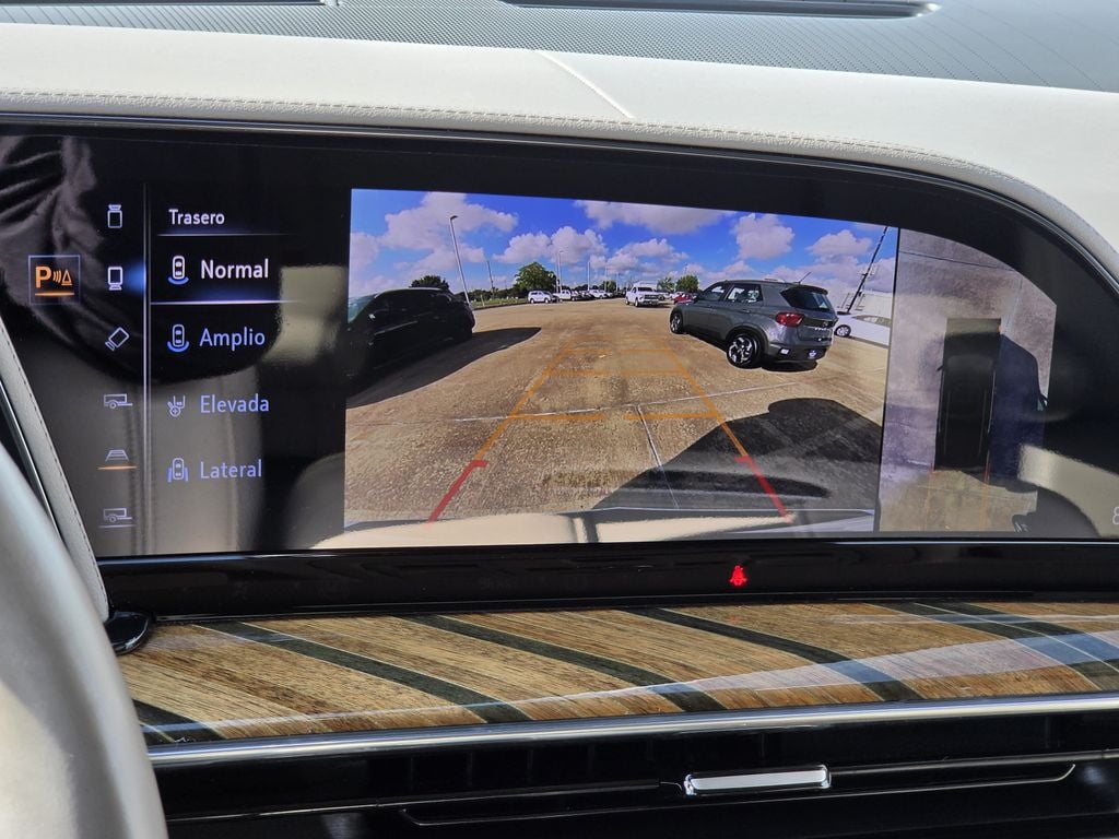 Used 2022 Crystal White Tricoat Cadillac Premium Luxury Platinum image 18