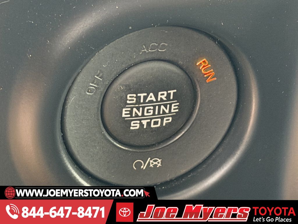 Used 2018 Bright White Clearcoat Jeep Unlimited Sahara image 21