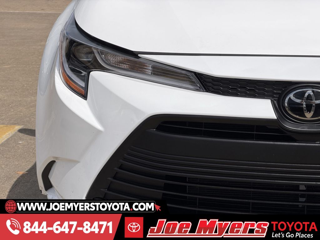 Used 2025 Ice Cap Toyota LE image 5