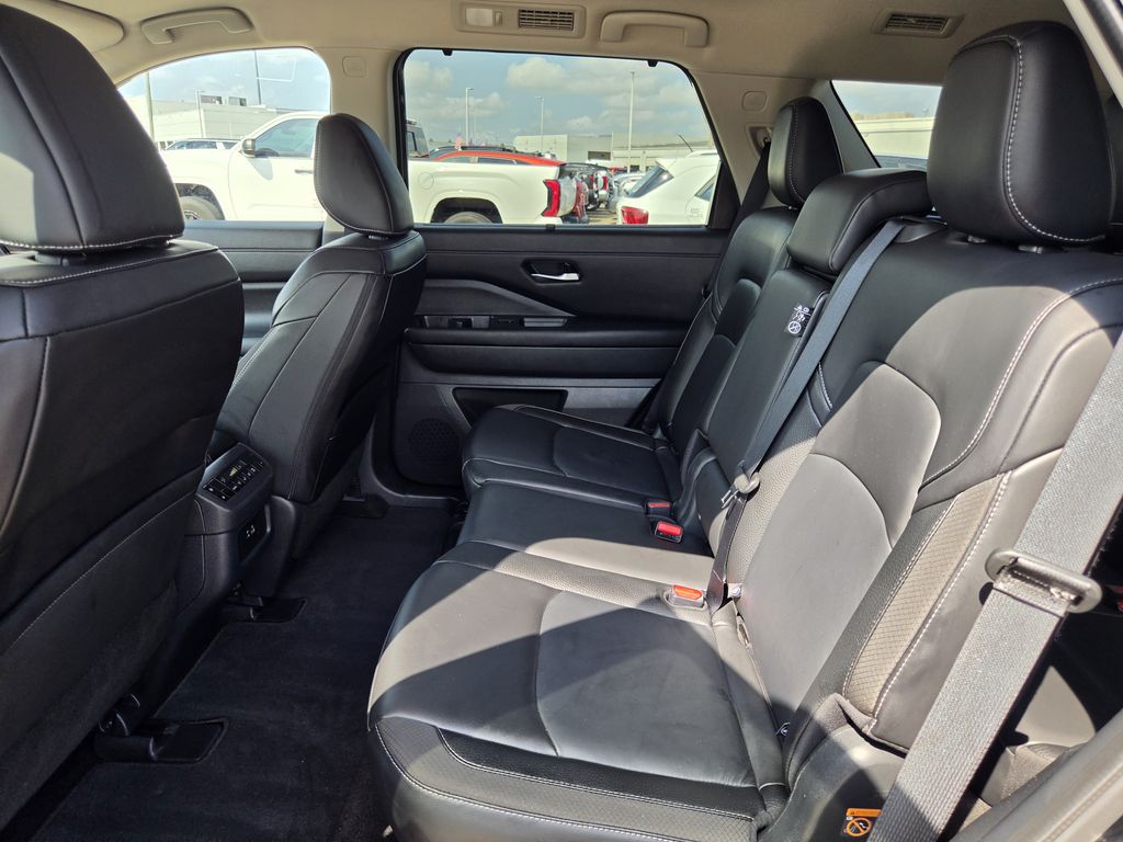 Used 2025 Super Black Nissan SL image 28