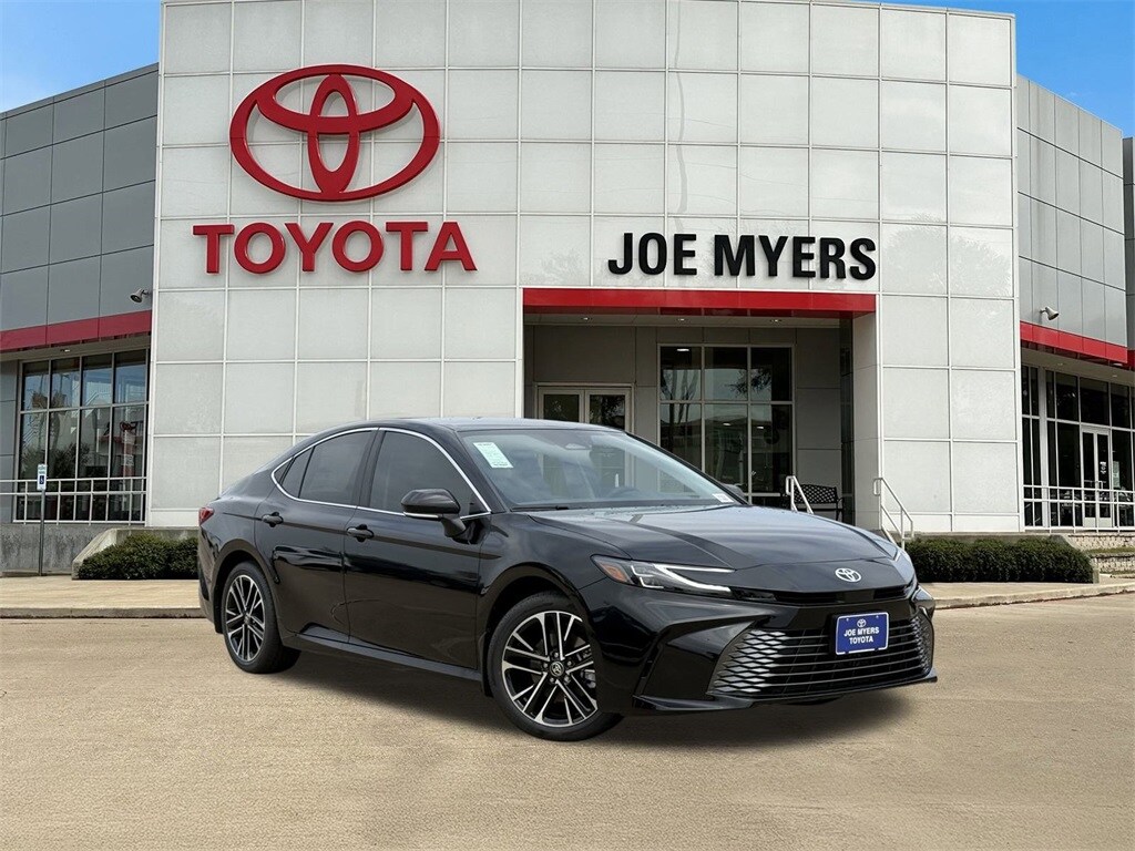 2026 Toyota Camry XLE photo 2