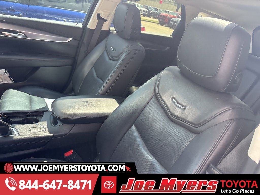 Used 2018 Stellar Black Metallic Cadillac Luxury image 2